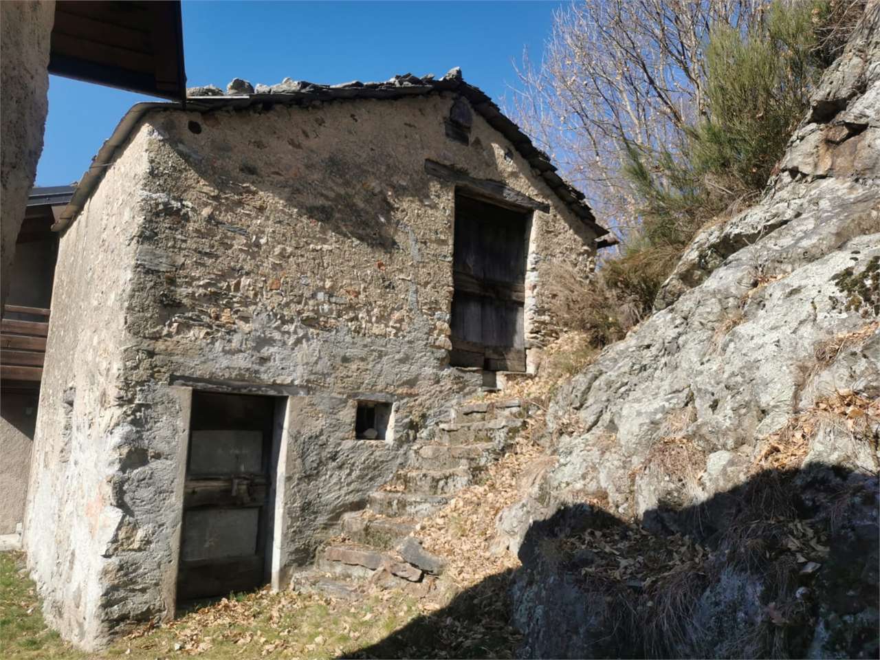 Rustico/Casale/Castello in vendita in Via Provinciale , Casargo