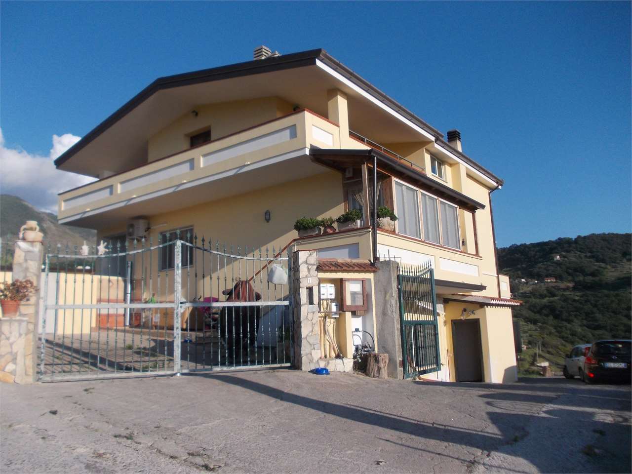 Grisolia Vendita 4 o più locali