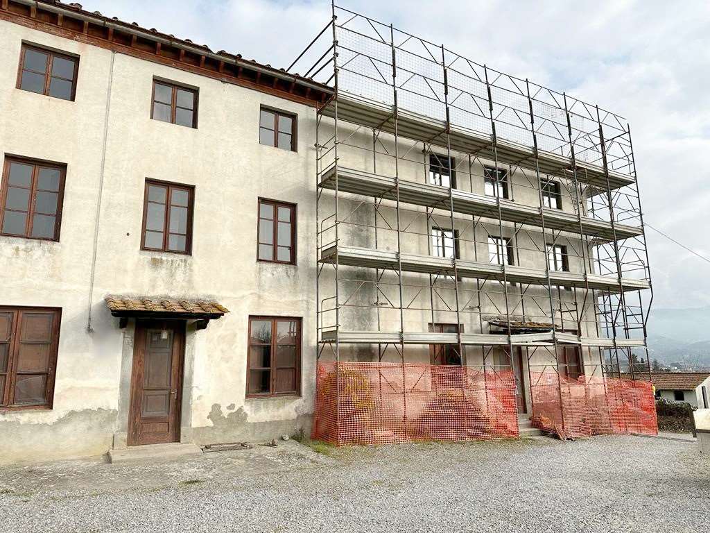Vendita Porzione di Casa in V a Lucca