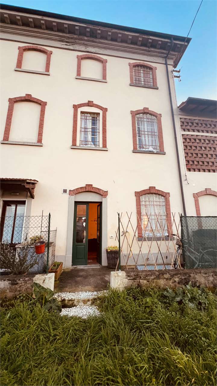 Porzione di casa in vendita a Capannori (LU)