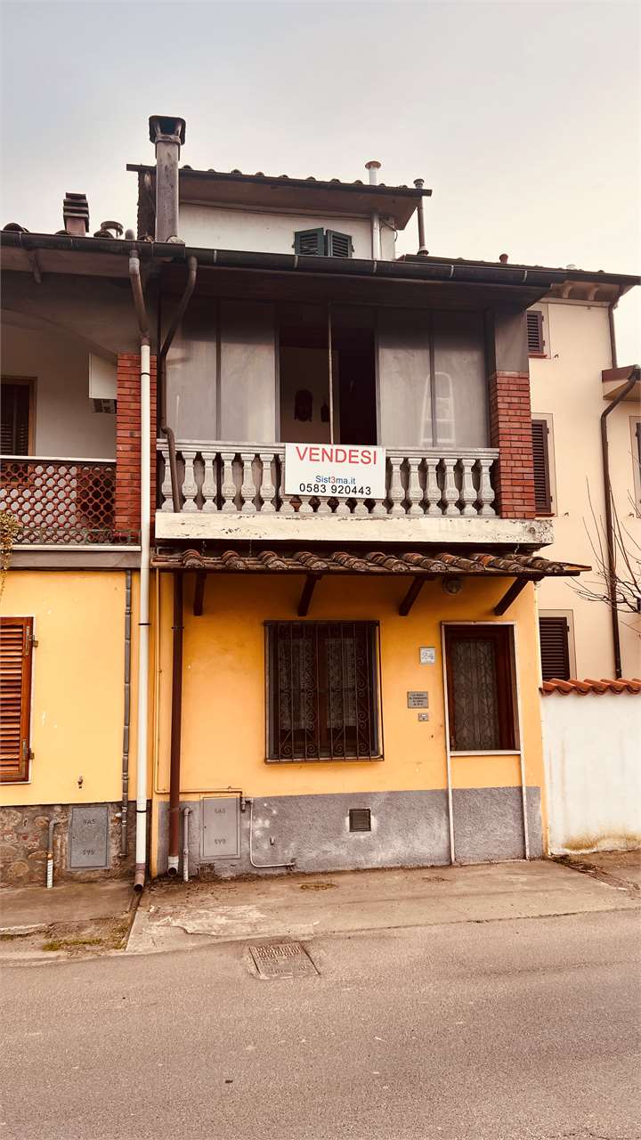 Porzione di casa in vendita a Lammari, Capannori (LU)