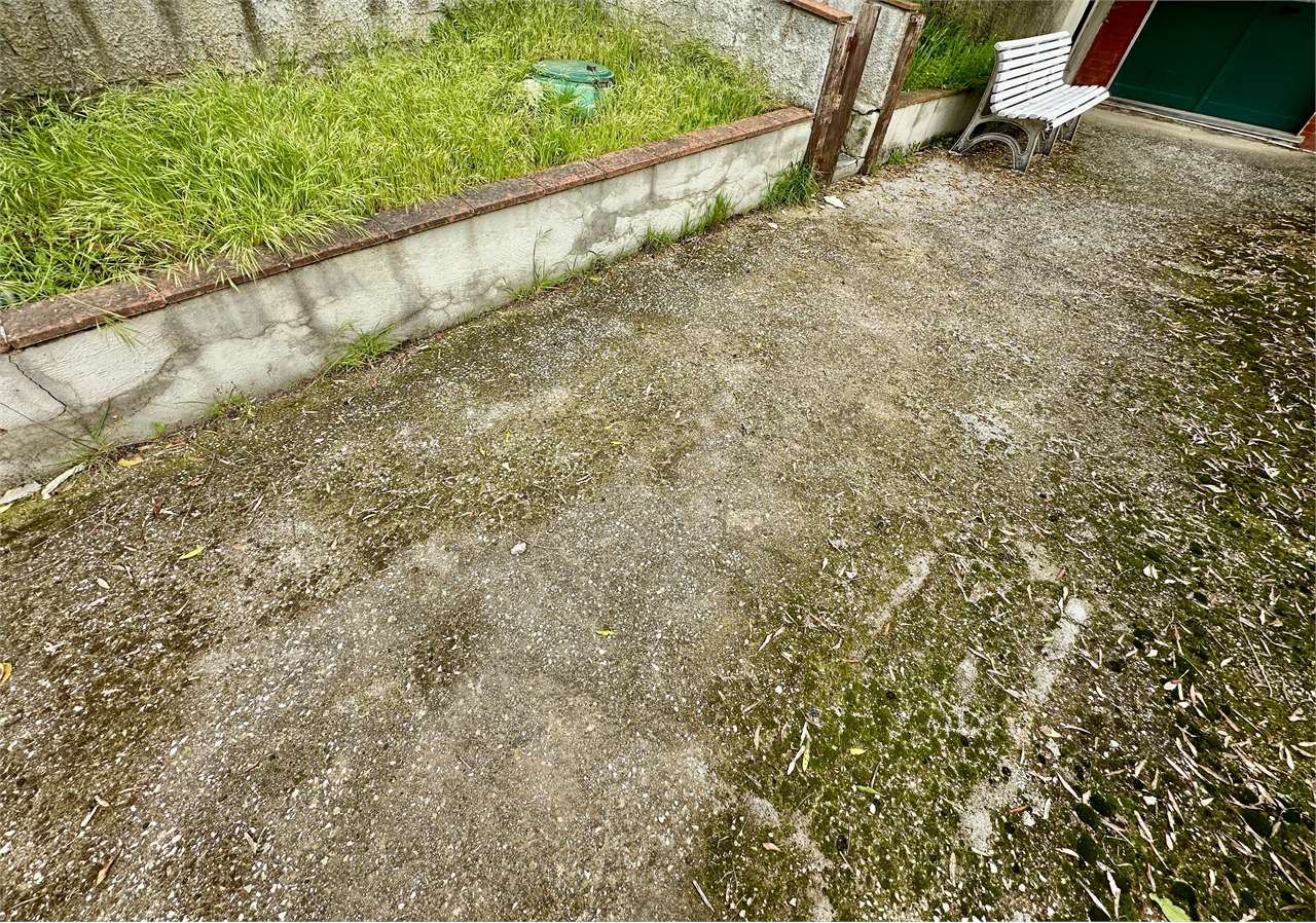 Porzione di casa in vendita a Porcari (LU)