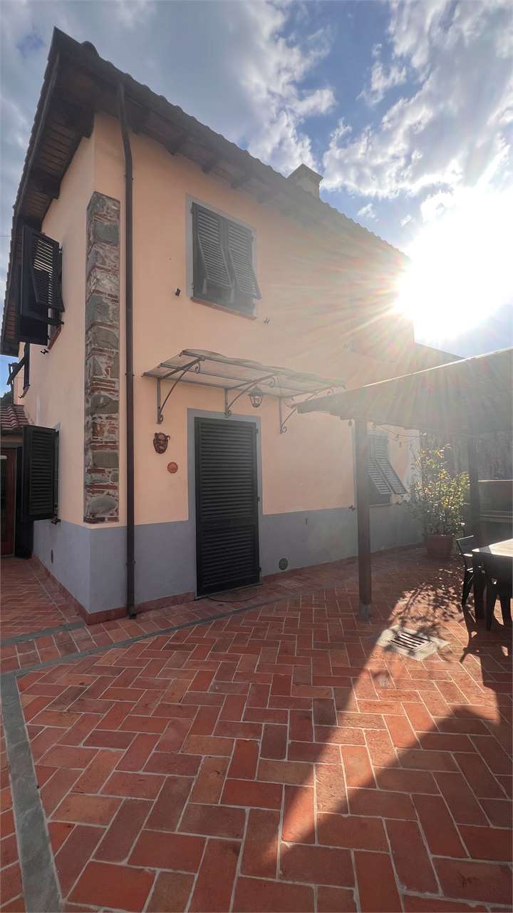 Porzione di casa in vendita a Lammari, Capannori (LU)