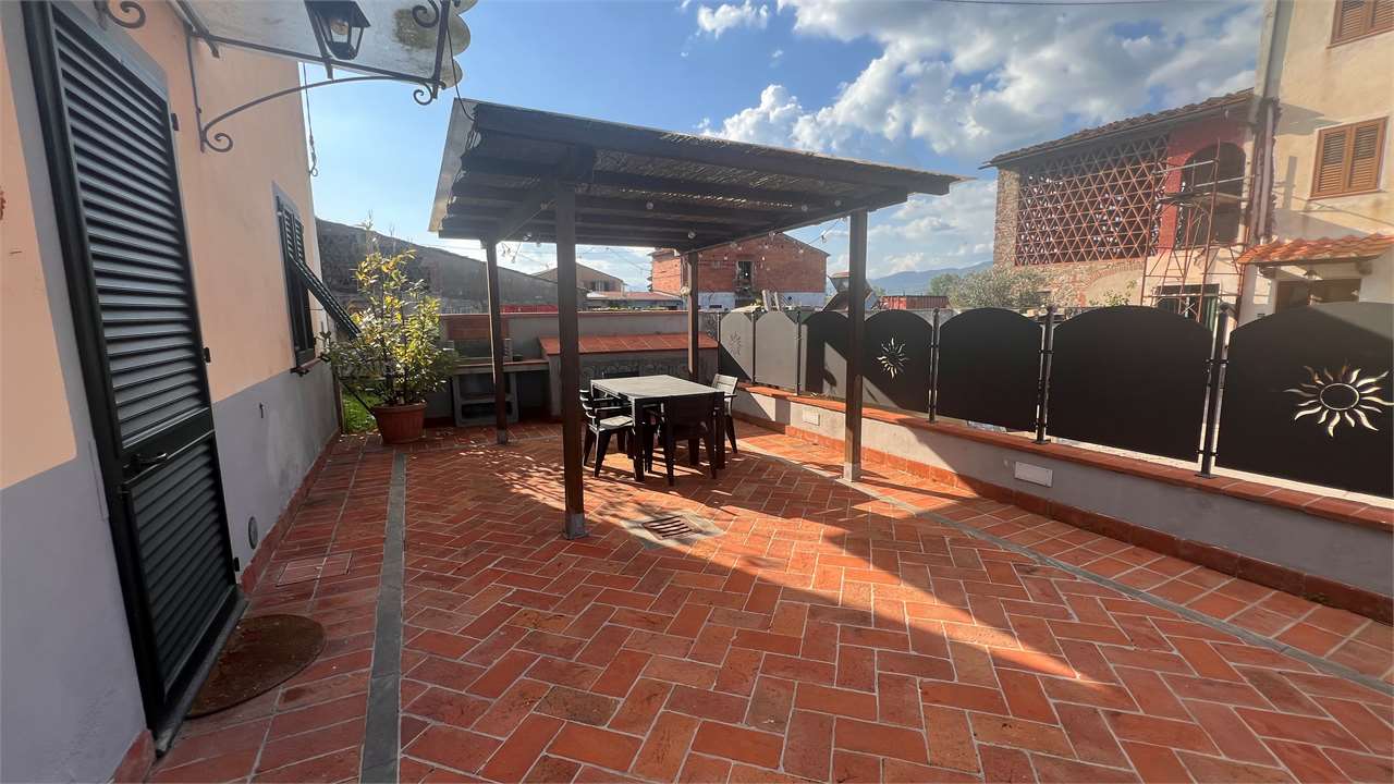 Porzione di casa in vendita a Lammari, Capannori (LU)