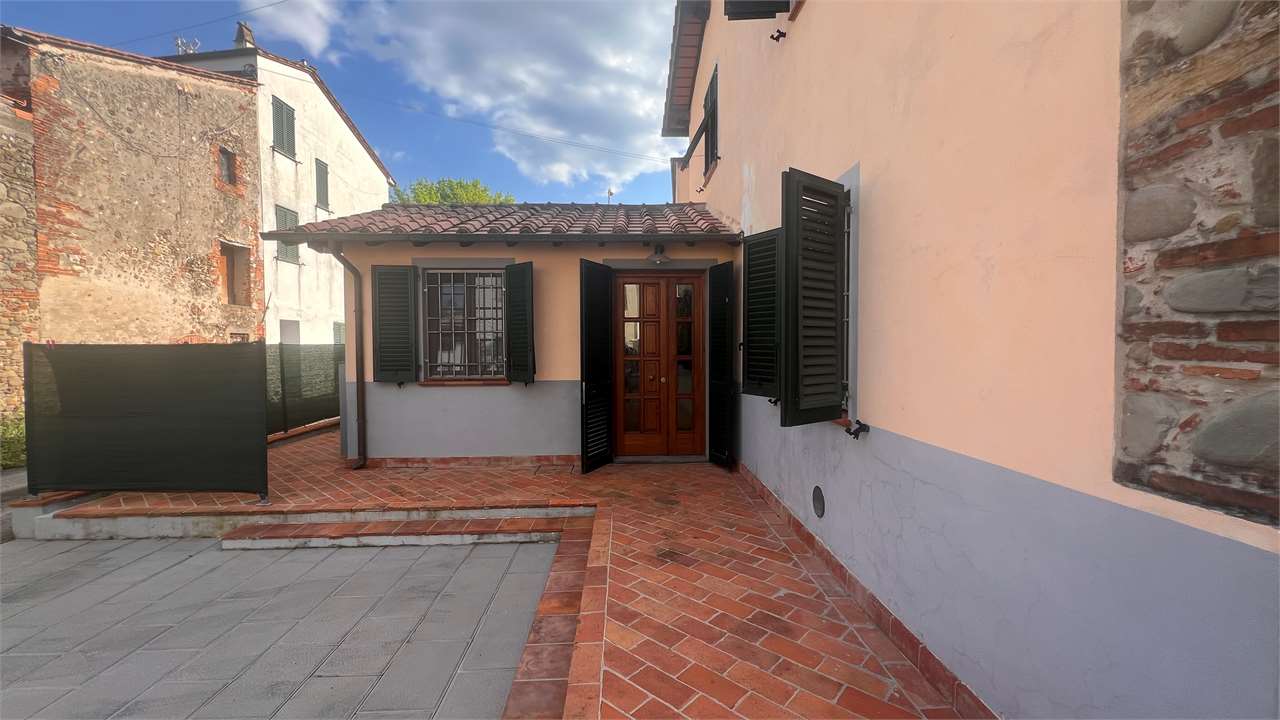 Porzione di casa in vendita a Lammari, Capannori (LU)