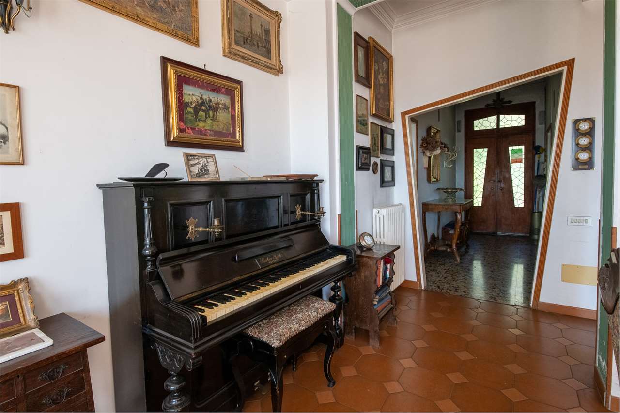 Villa in Vendita a Varese