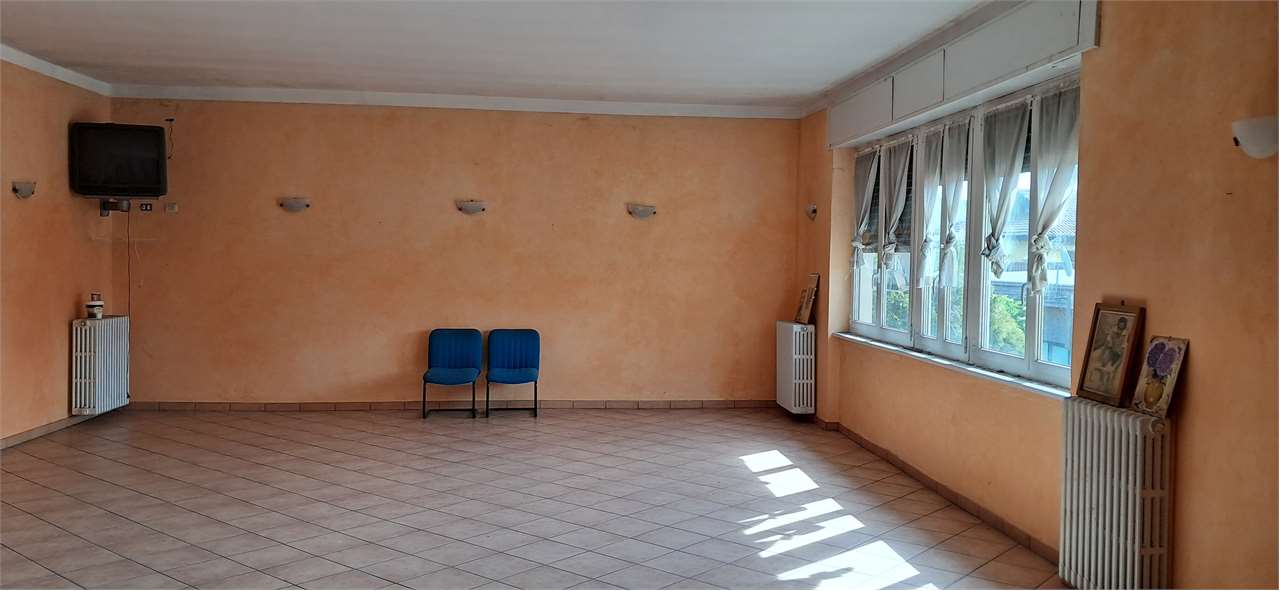 Negozio in vendita a Gavirate (VA)