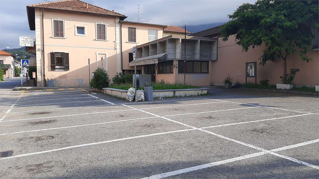Negozio in vendita a Gavirate (VA)