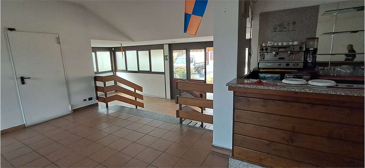 Negozio in vendita a Gavirate (VA)