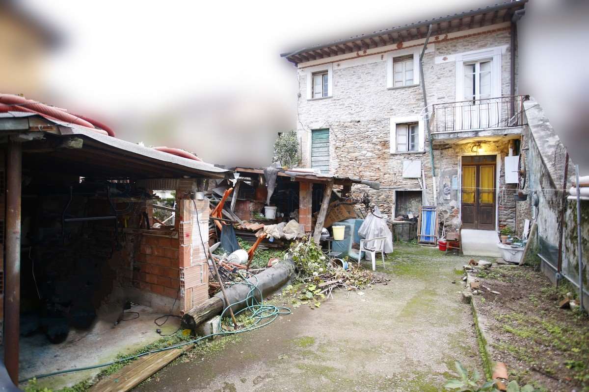 Porzione di casa in vendita a Montignoso