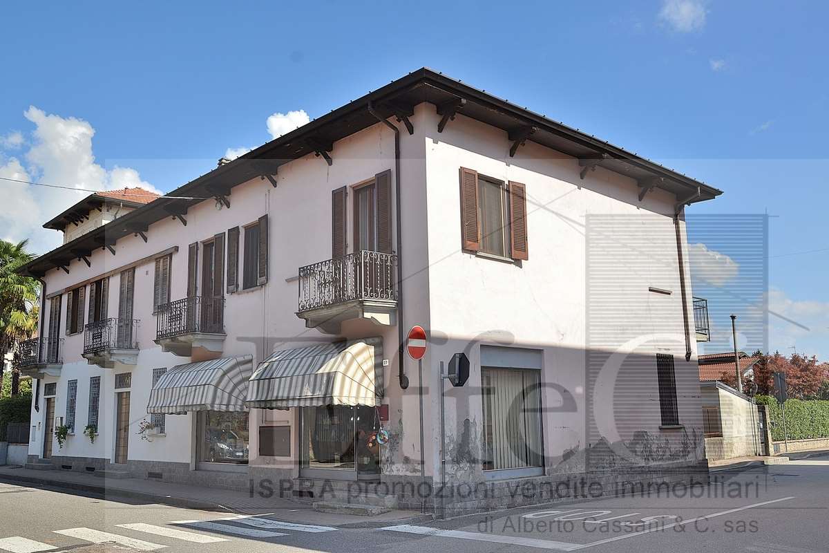 Vendita Quadrilocale Appartamento Besozzo Via Bertolotti 17 447359