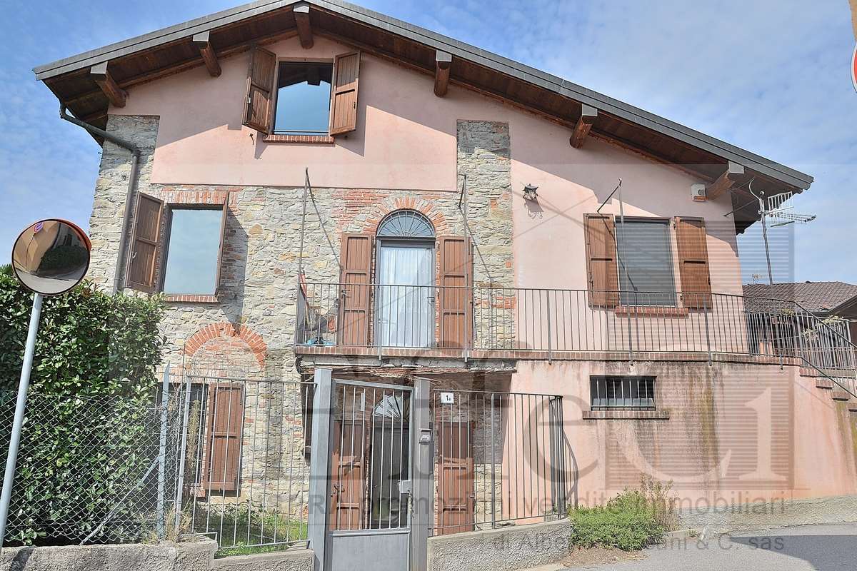 Vendita Casa Indipendente Casa/Villa Besozzo Via Solferino 1/A 455679