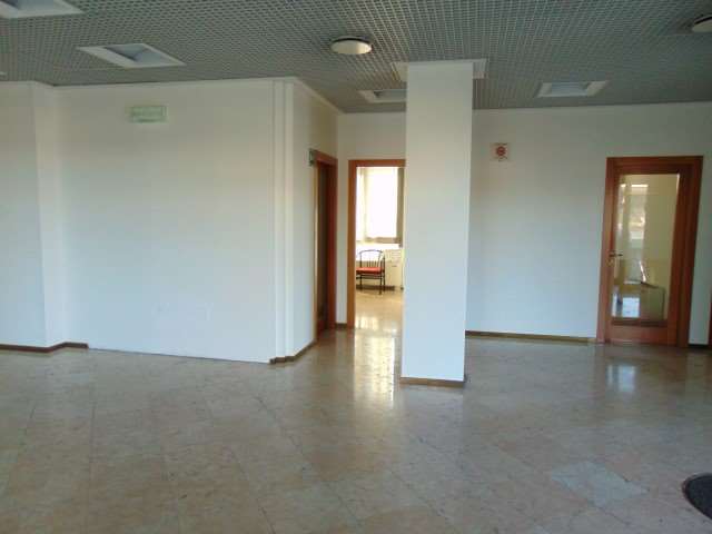 Ufficio in affitto a Osimo Stazione, Osimo (AN)