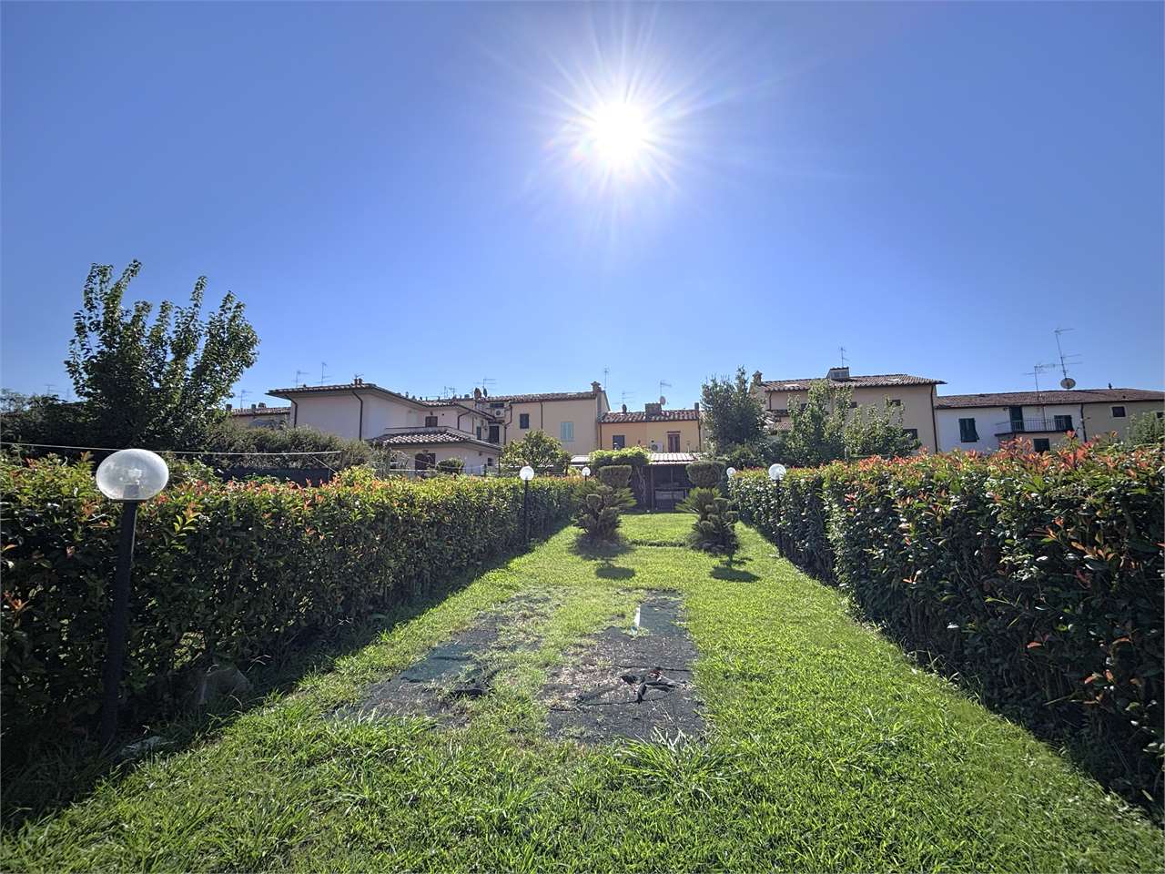 Villetta a schiera ristrutturata con ampio giardino privato