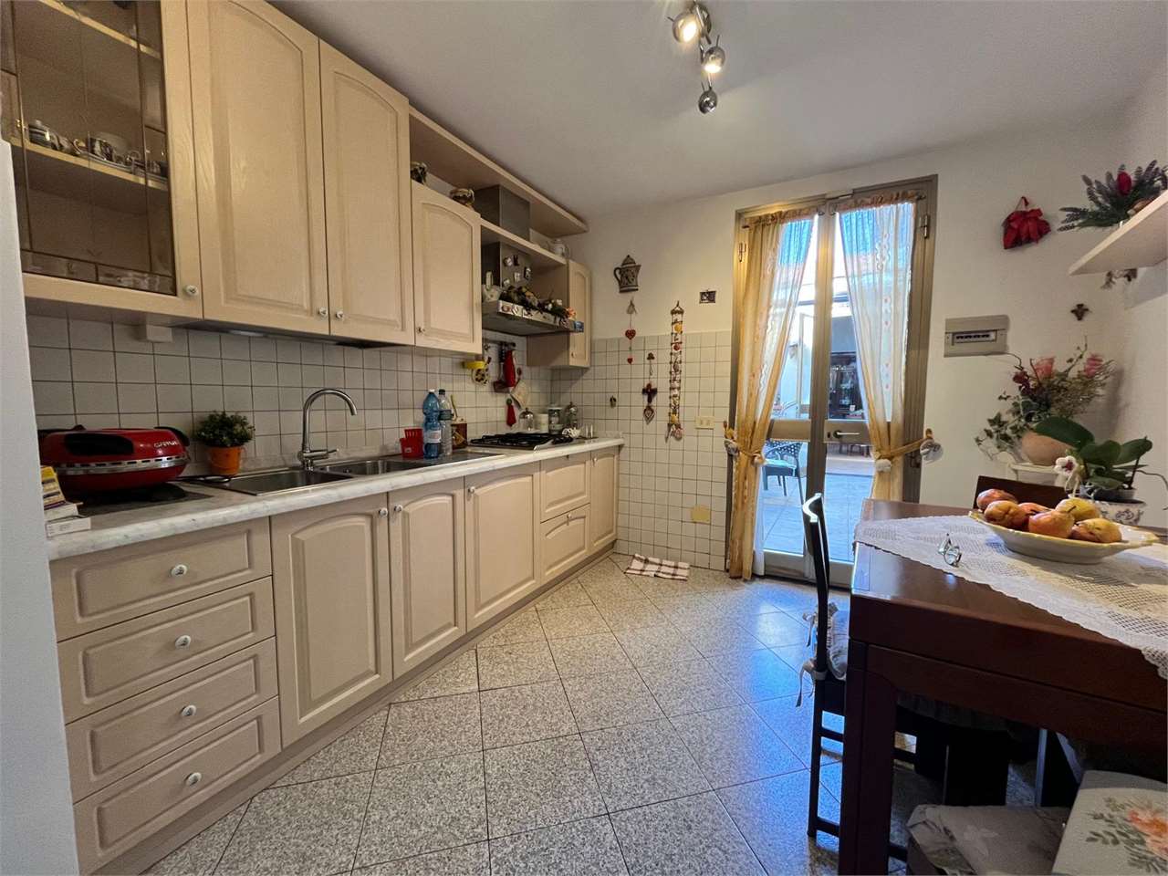 AMPIO TERRATETTO CON TERRAZZE ABITABILI, LABORATORIO E TAVERNA