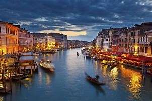 SHOP IN VENICE