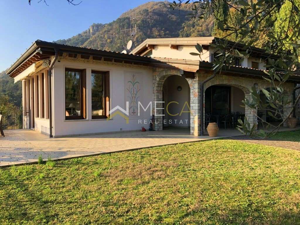Villa in vendita a Salò (BS)