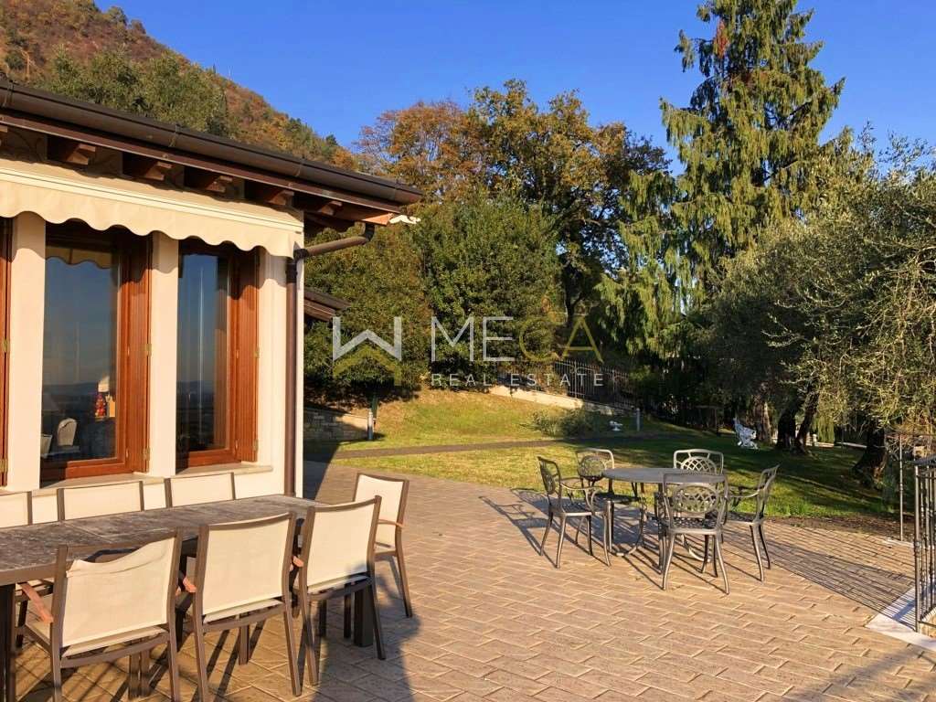 Villa in vendita a Salò (BS)