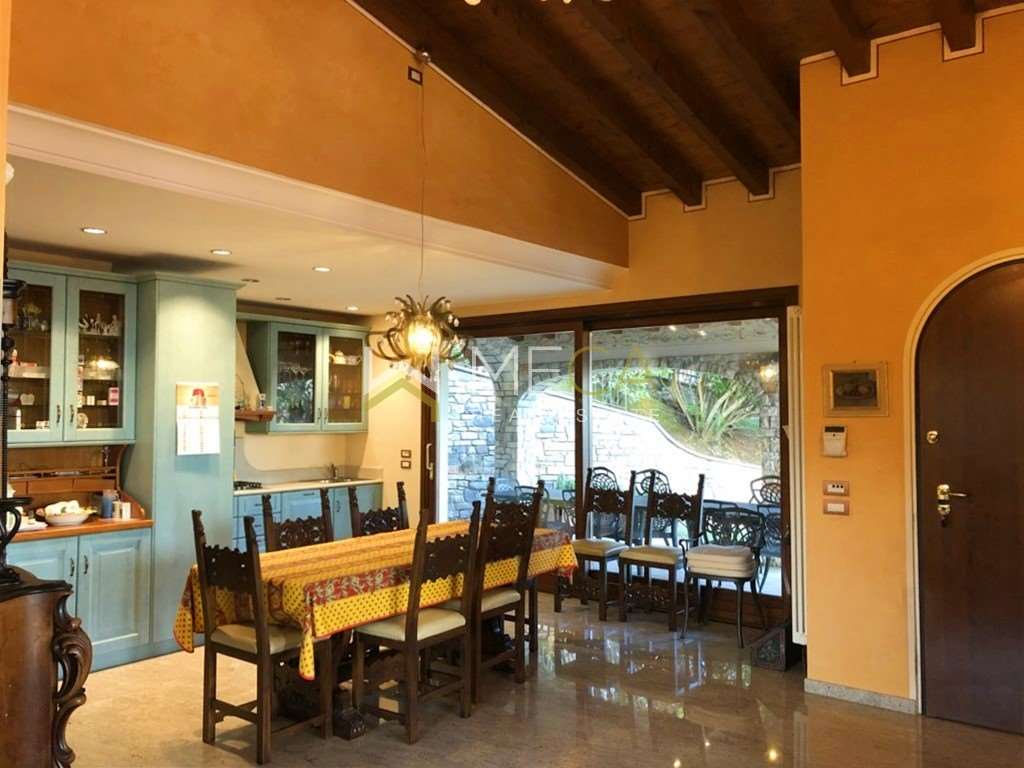 Villa in vendita a Salò (BS)