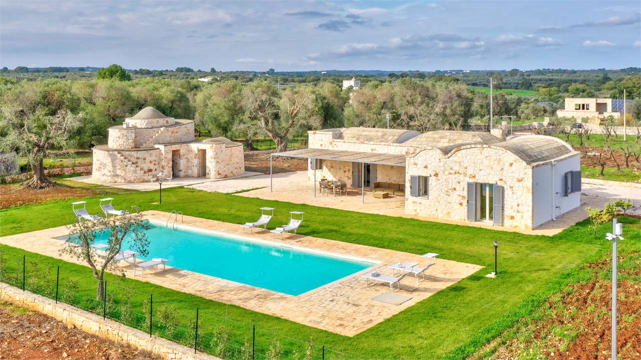 Villa with trullo and swimming pool