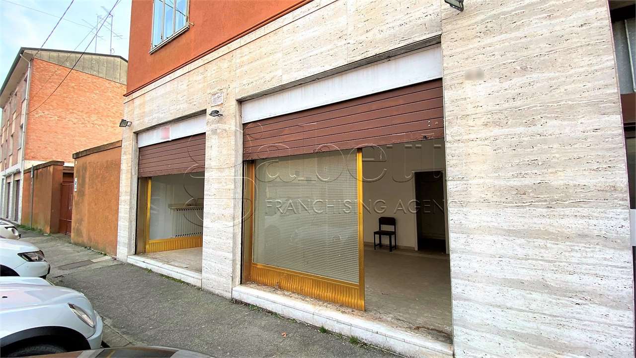 Negozio in vendita a Pontelagoscuro, Ferrara (FE)