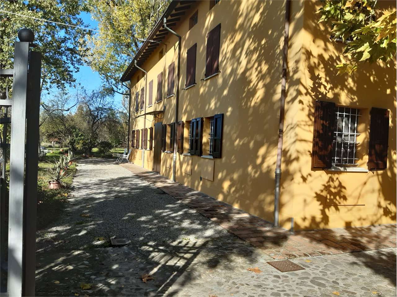 Villa Trifamiliare 