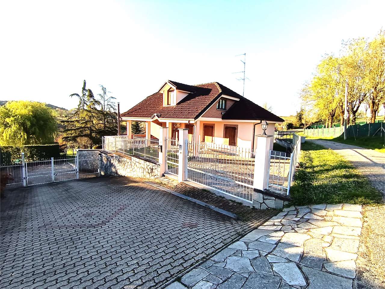 Villa in vendita a Valenza (AL)