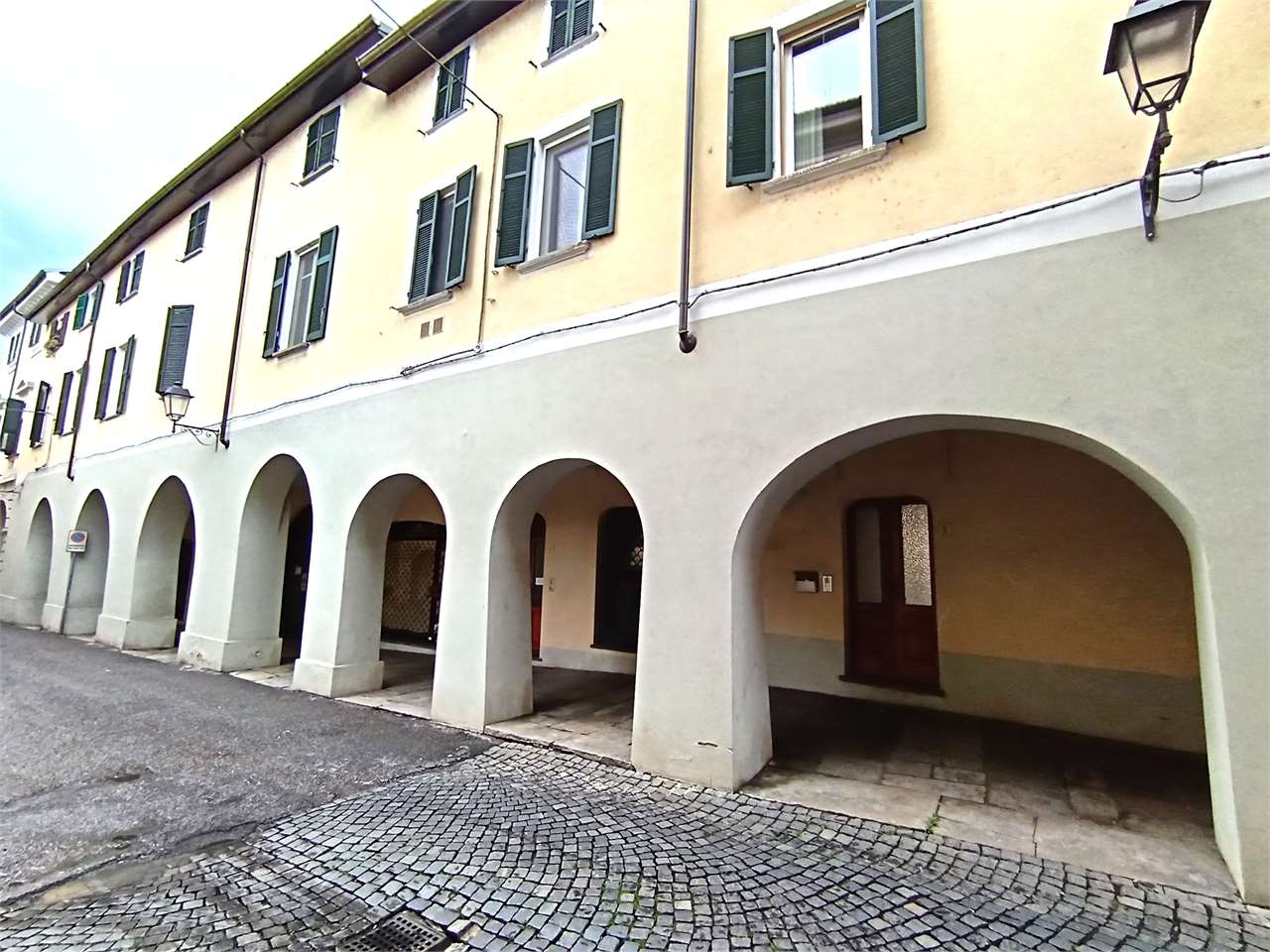 Negozio in vendita a Valenza (AL)