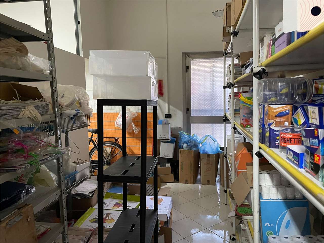 Negozio in vendita a Mondragone (CE)