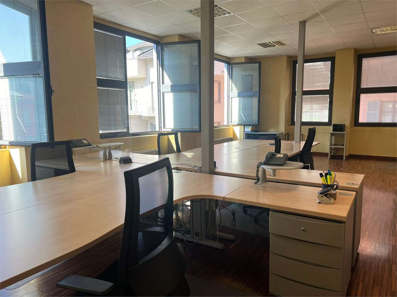 Affitto Ufficio diviso in ambienti/locali Ufficio Como 521786