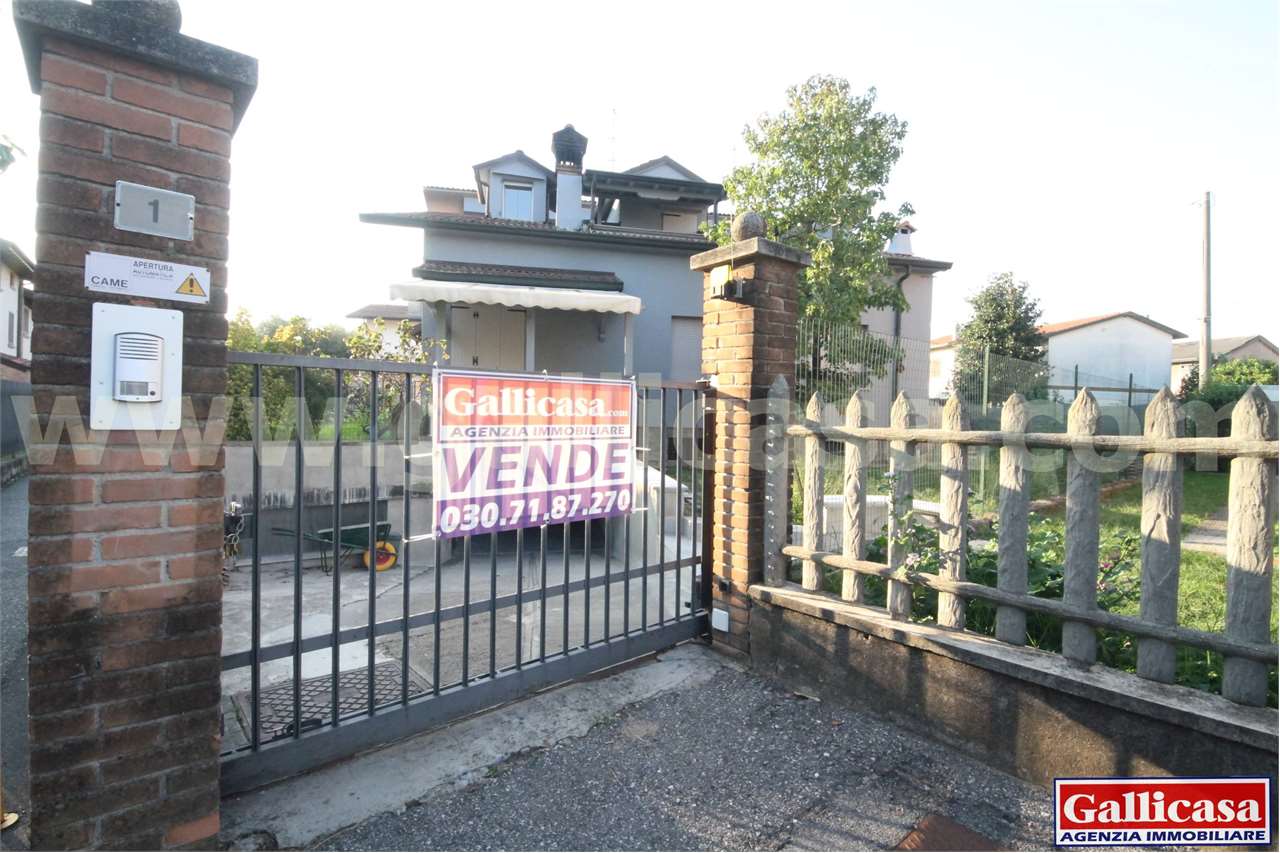Urago d'Oglio Vendita Villa Bifamiliare