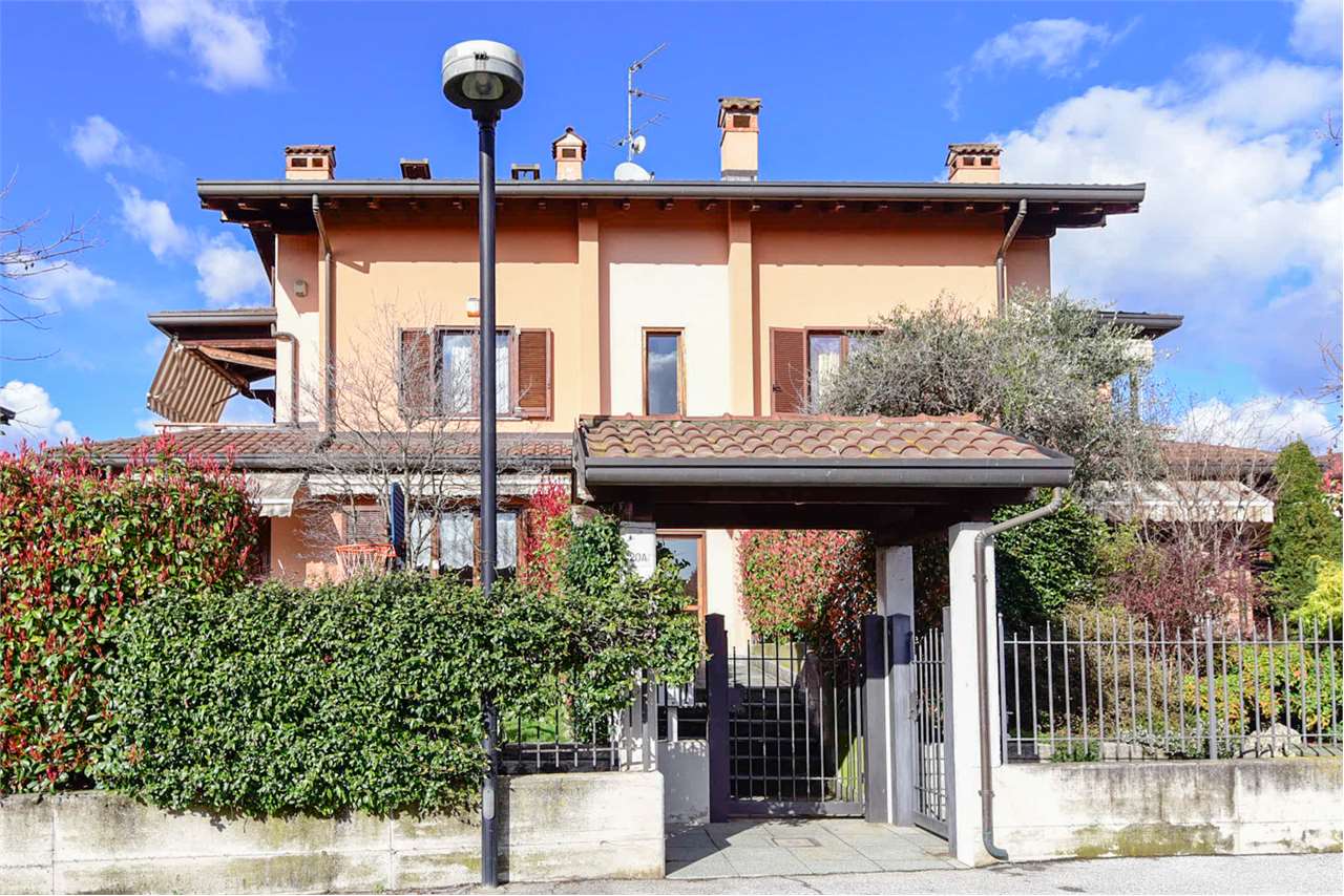 Vendita Quadrilocale Appartamento Casnate con Bernate Via Cesare Cantù 20 482678