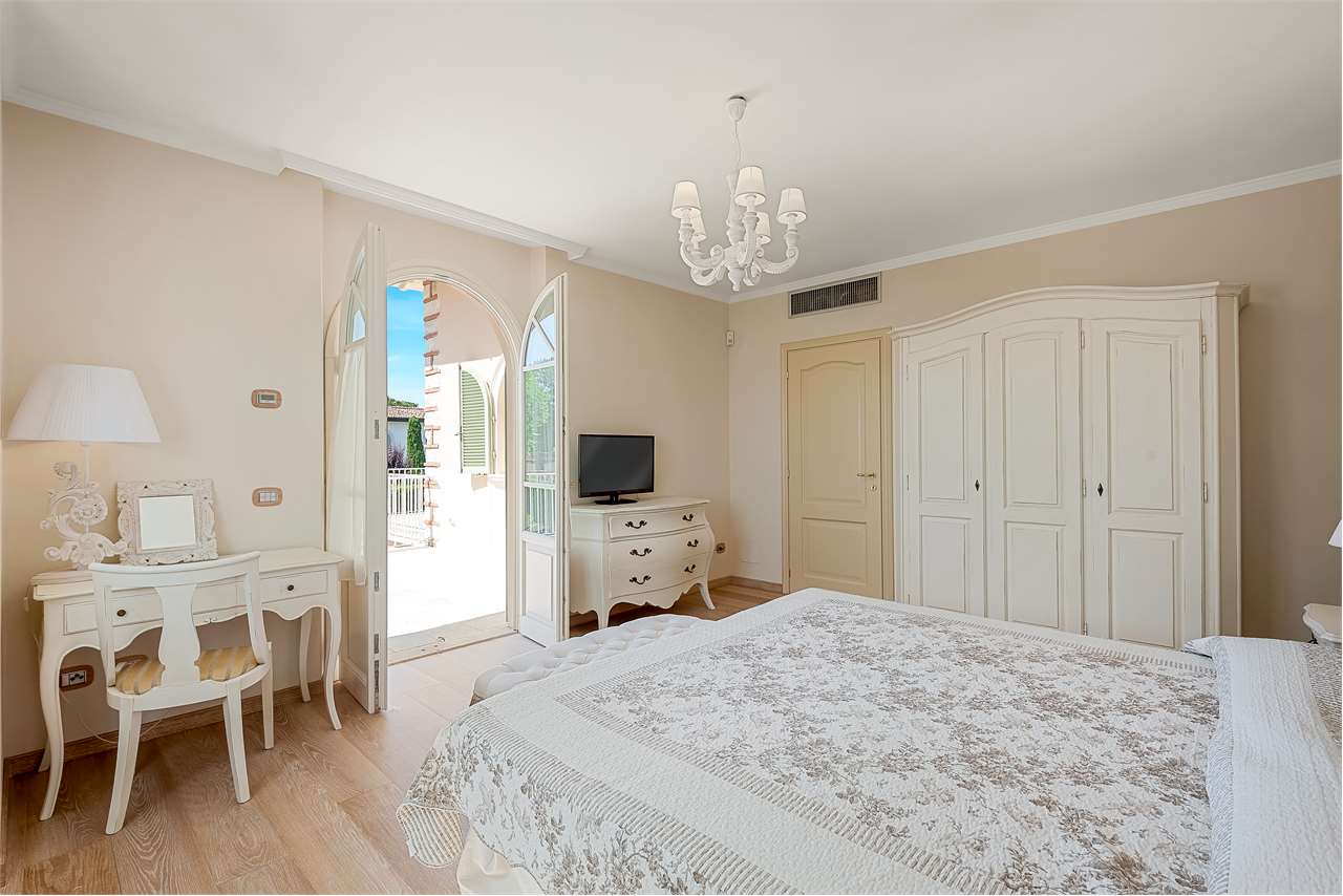 Splendida villa con piscina — foto 18