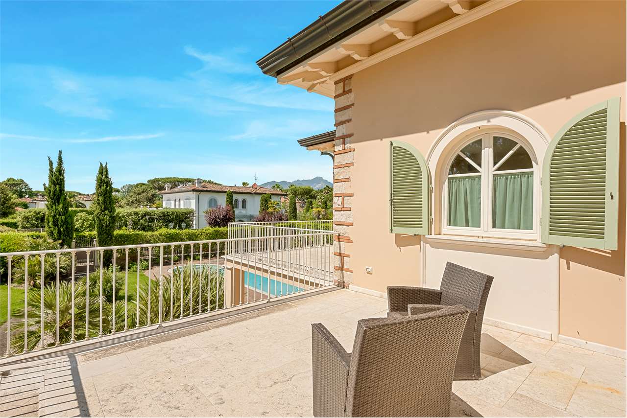 Splendida villa con piscina — foto 19
