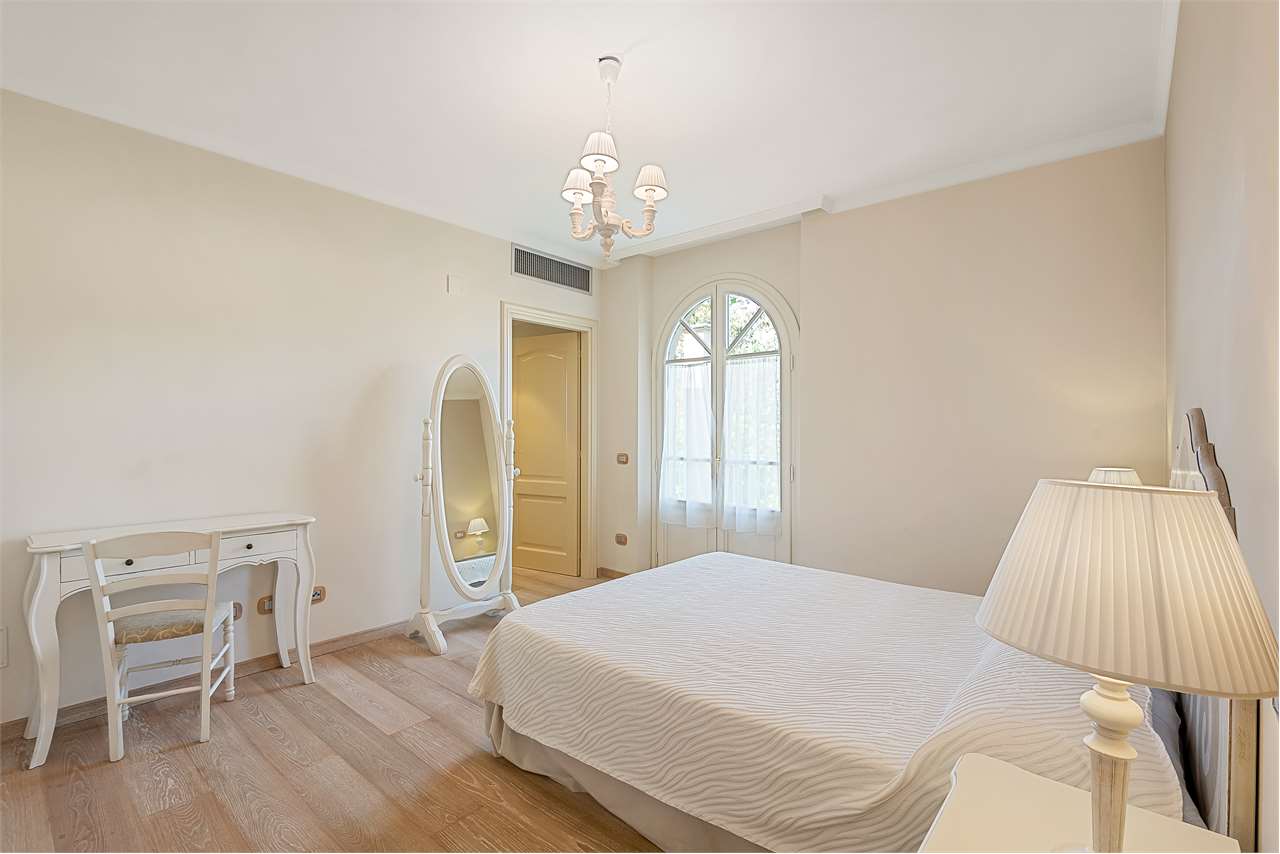 Splendida villa con piscina — foto 20
