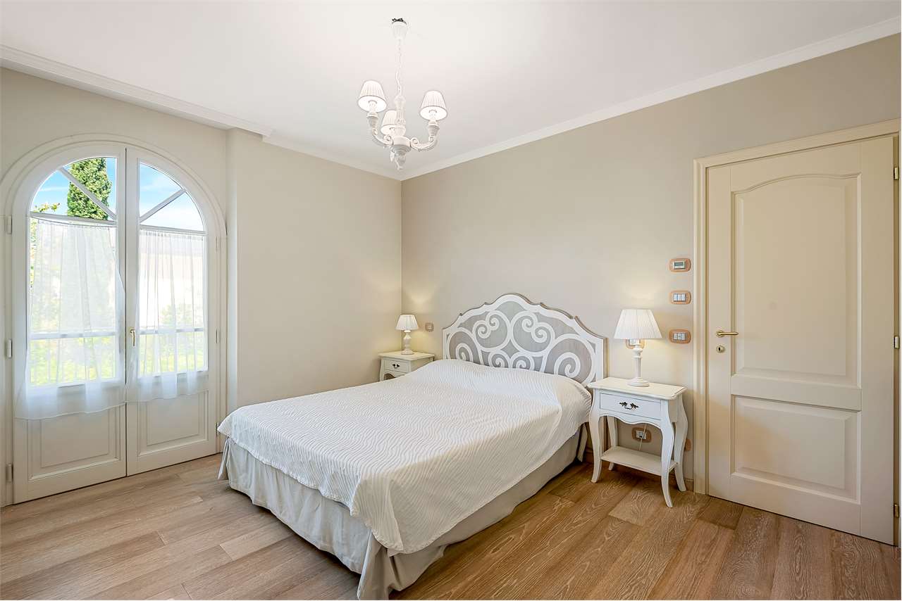 Splendida villa con piscina — foto 21