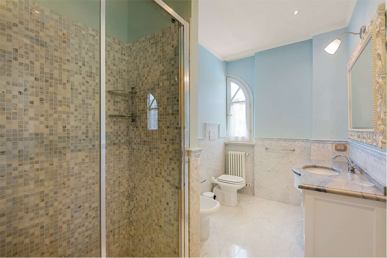 Splendida villa con piscina — foto 22
