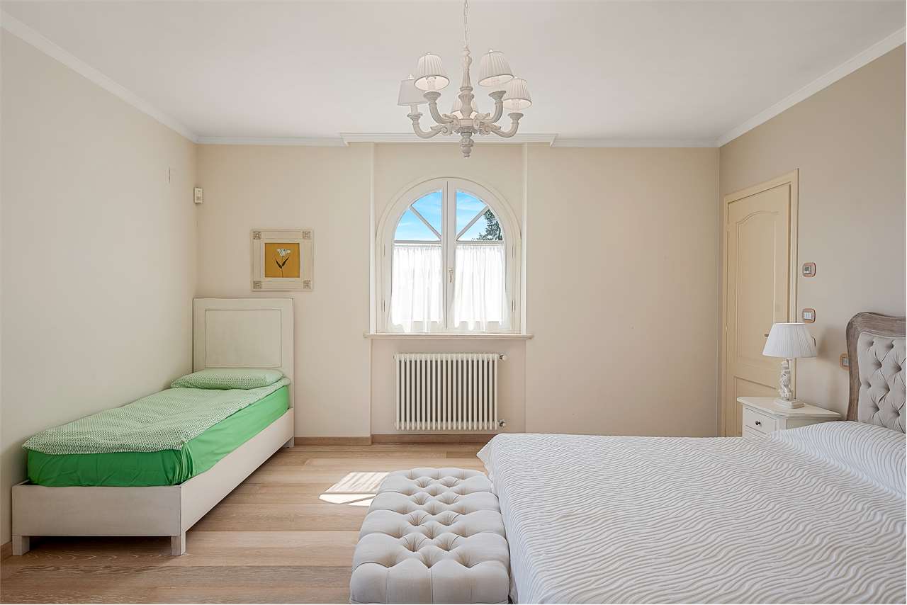 Splendida villa con piscina — foto 24