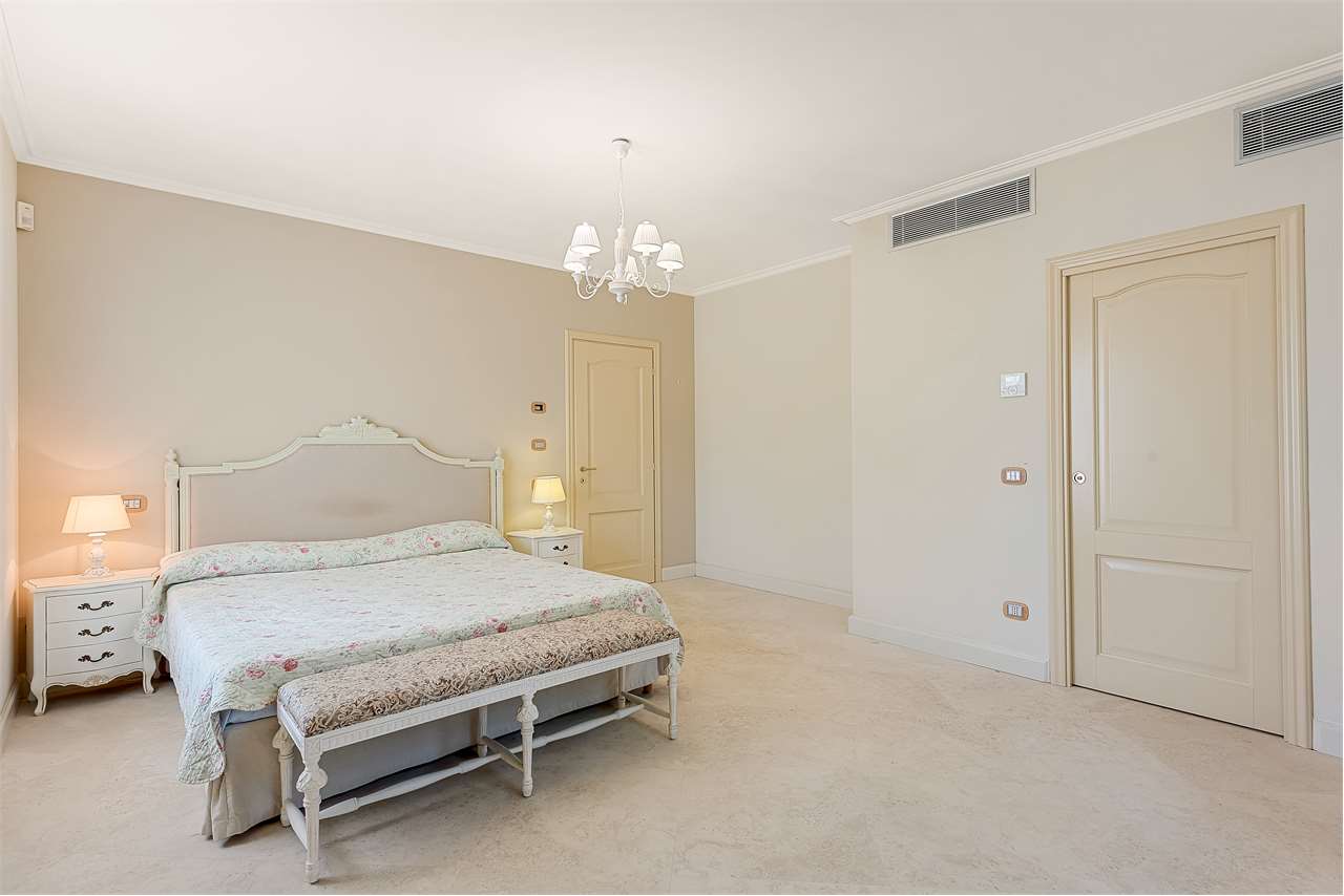 Splendida villa con piscina — foto 28