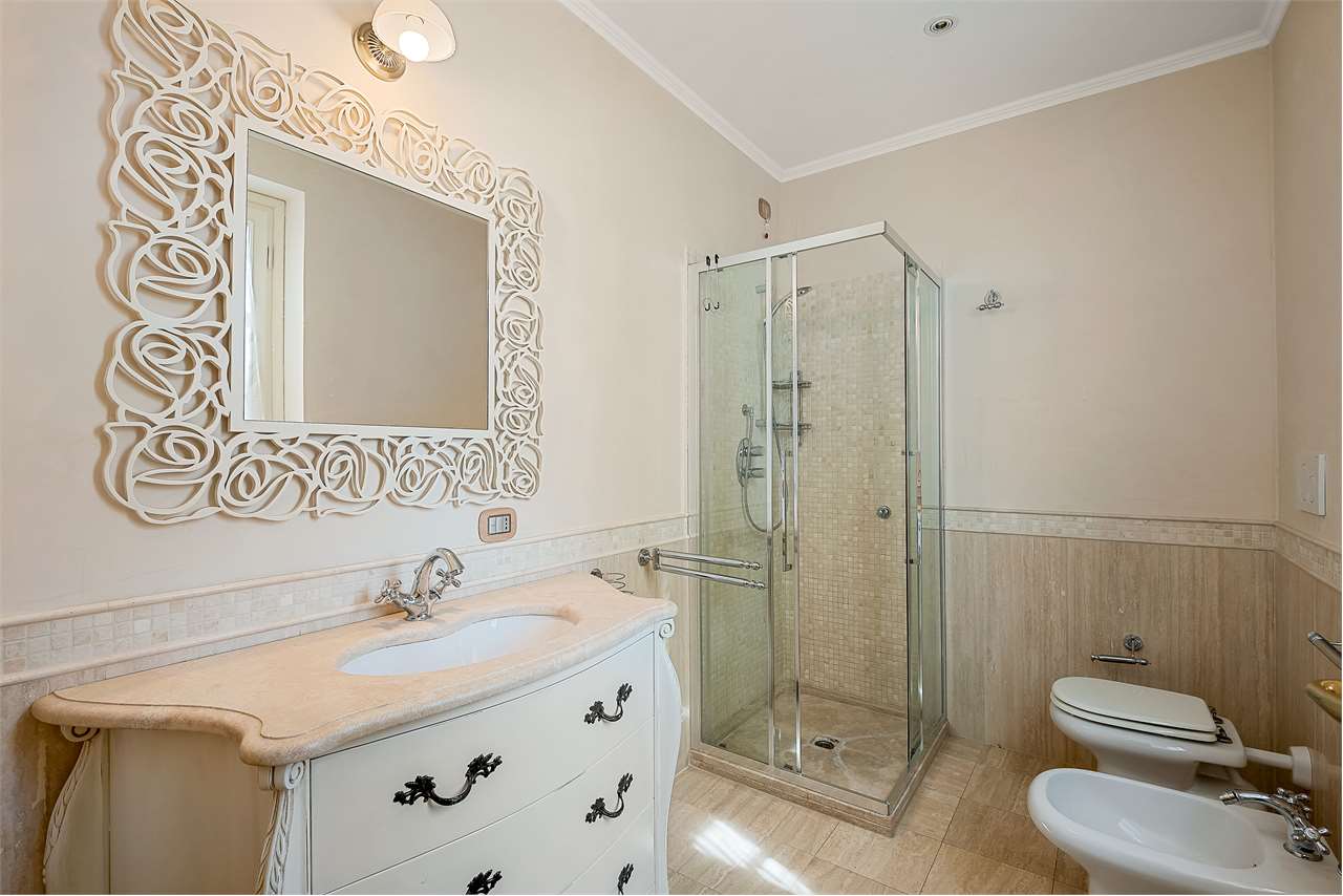 Splendida villa con piscina — foto 30