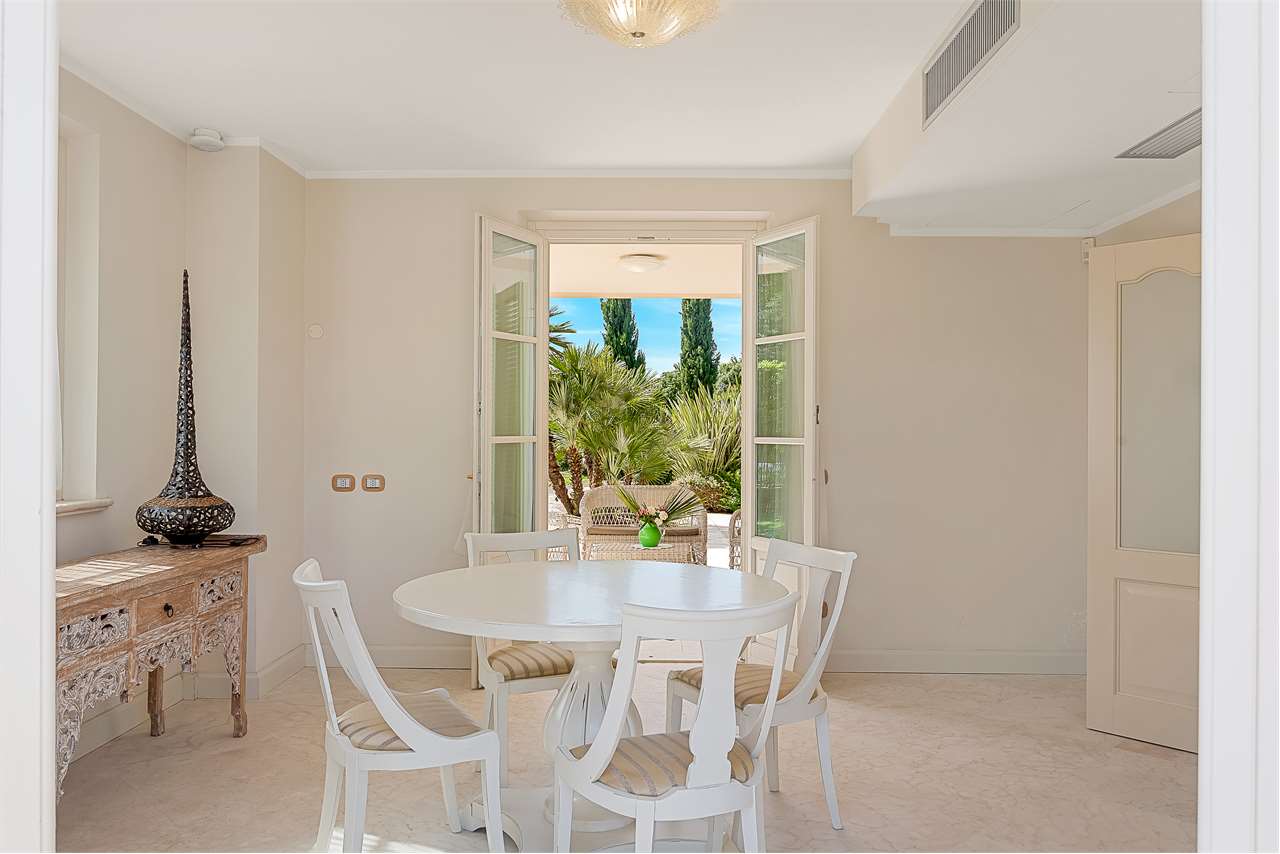 Splendida villa con piscina — foto 32