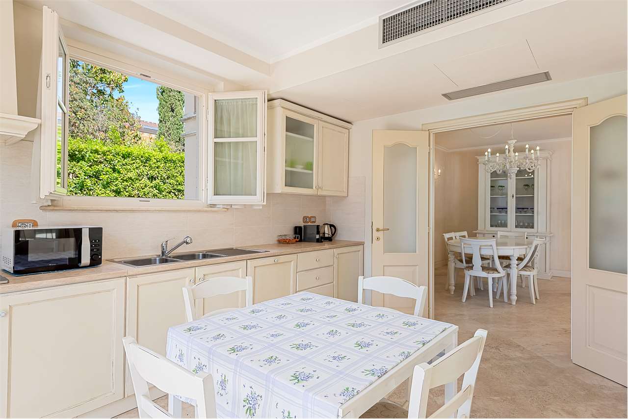Splendida villa con piscina — foto 34