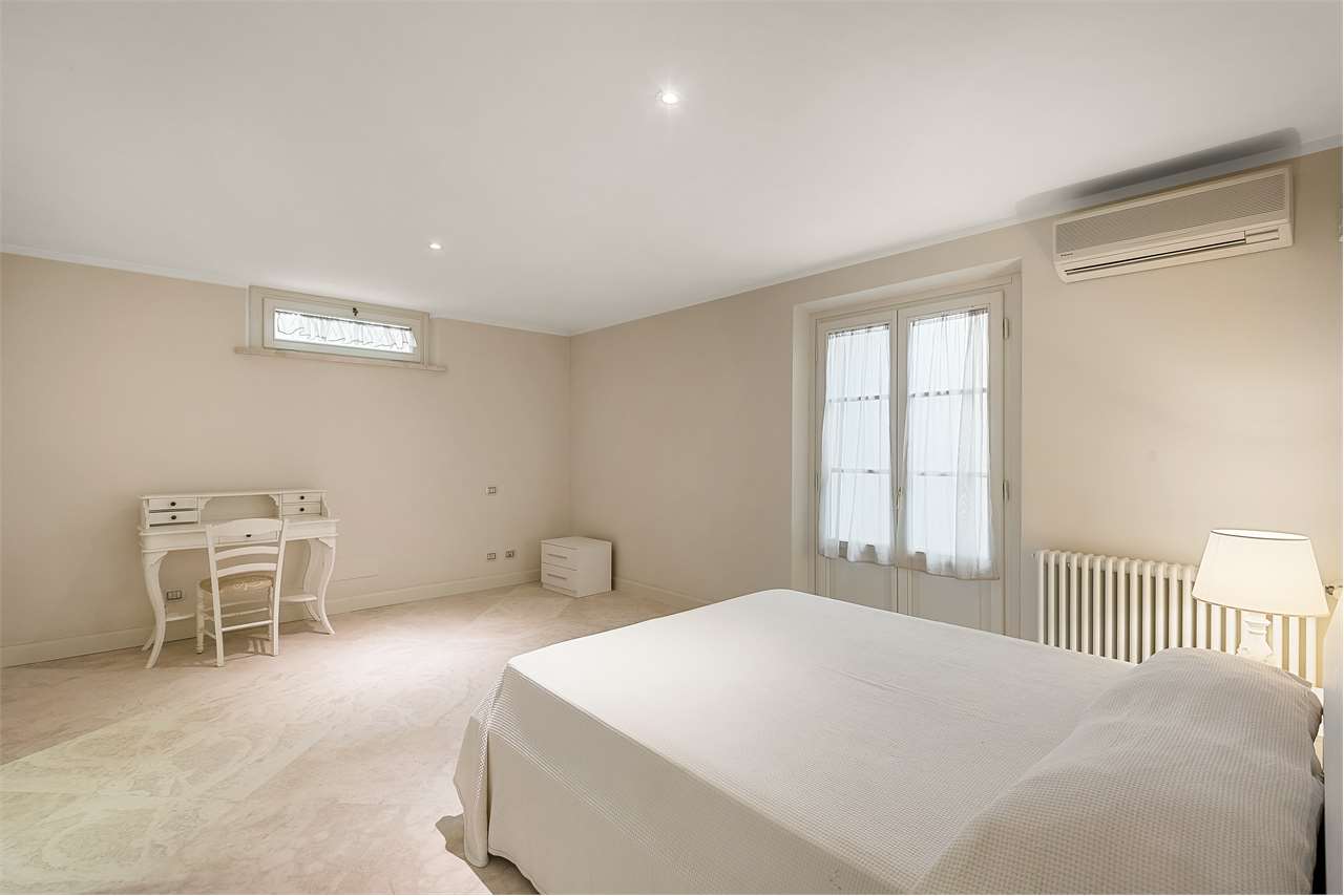 Splendida villa con piscina — foto 36