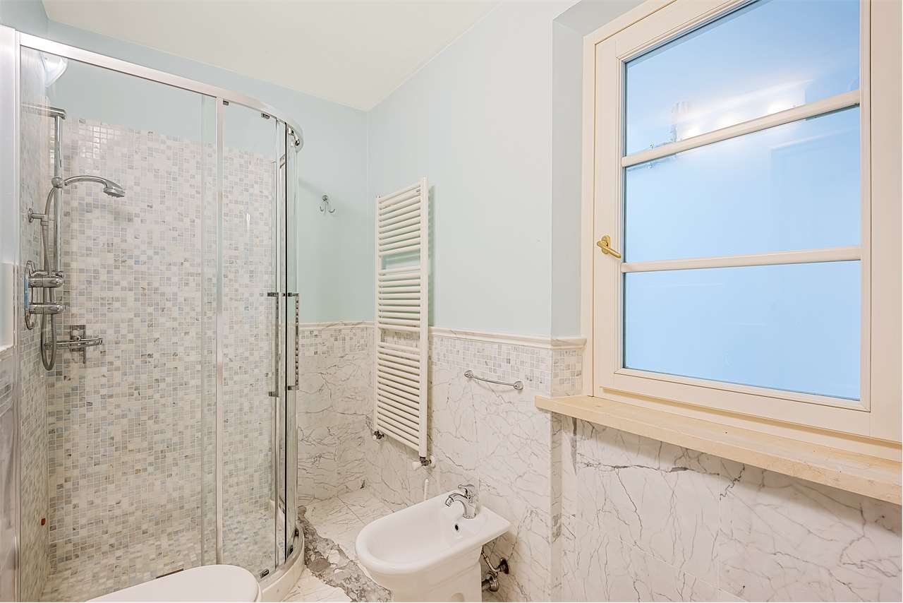 Splendida villa con piscina — foto 38