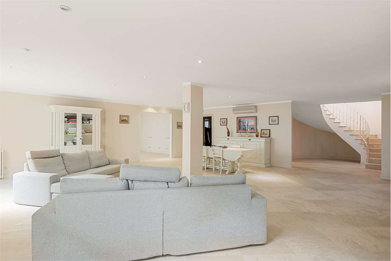 Splendida villa con piscina — foto 40