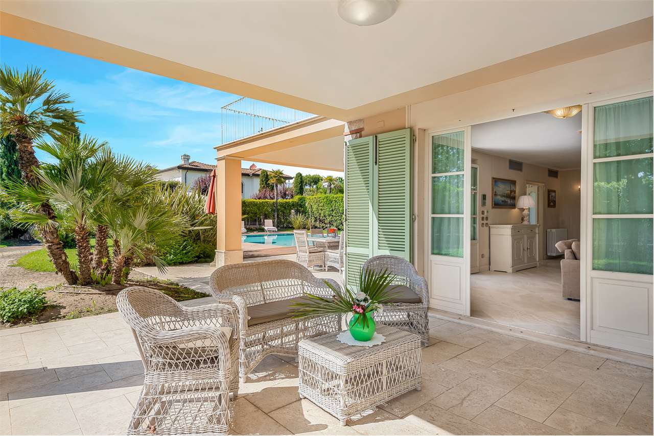 Splendida villa con piscina — foto 43