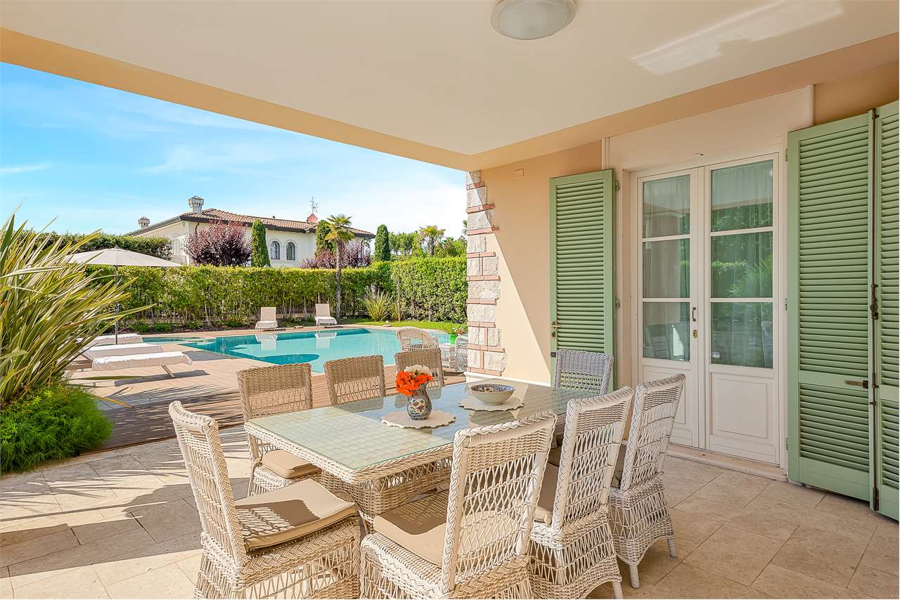 Splendida villa con piscina — foto 44