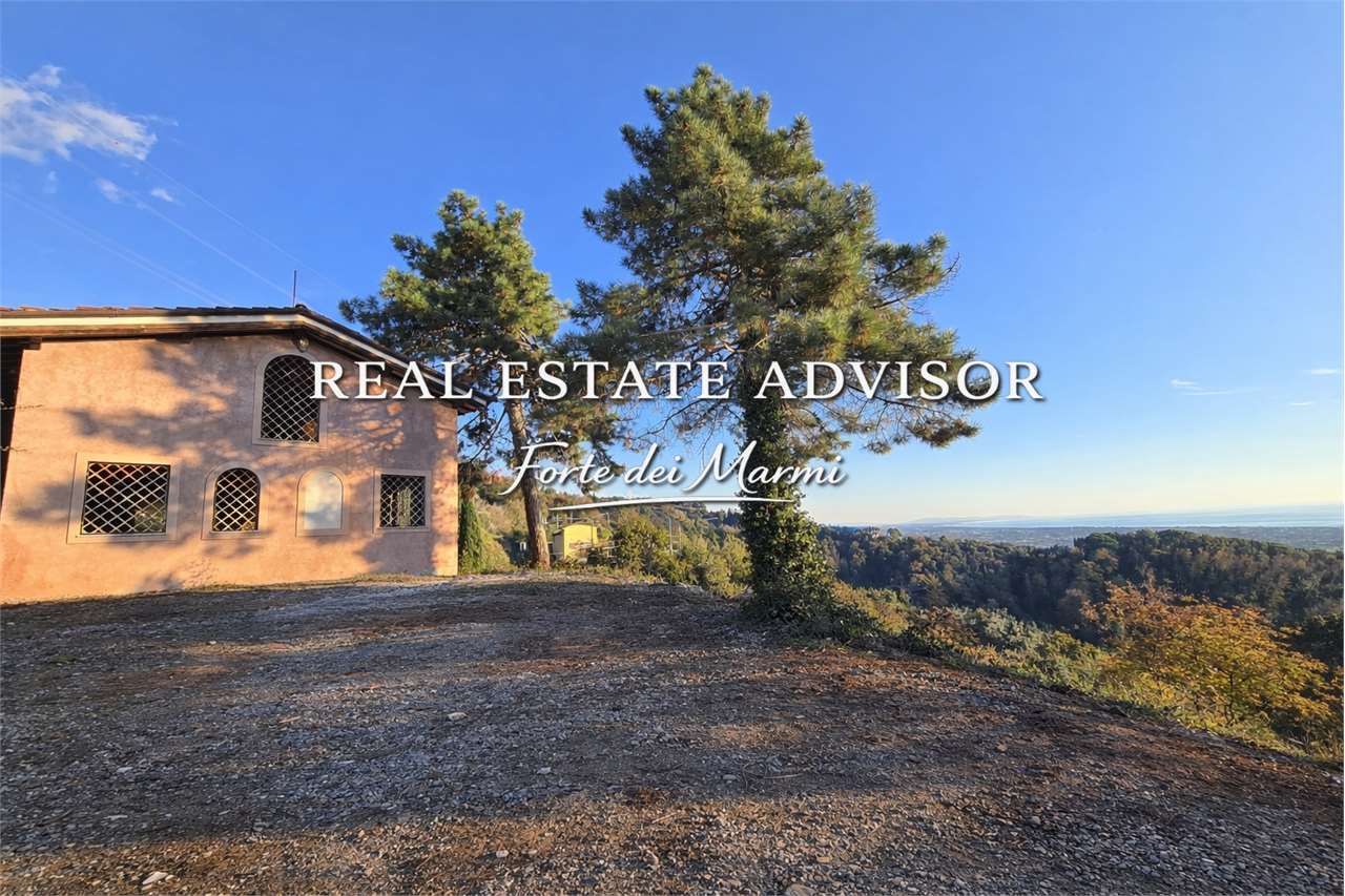 Villa con vista mare, Montignoso