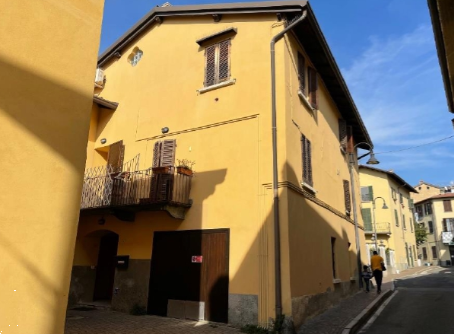 appartamento in Via San Michele a Monticello Brianza