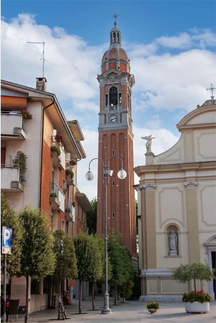 Latisana Vendita 4 o pi&ugrave; locali